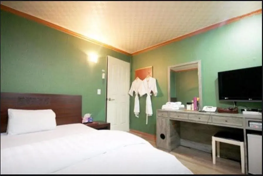 H Motel